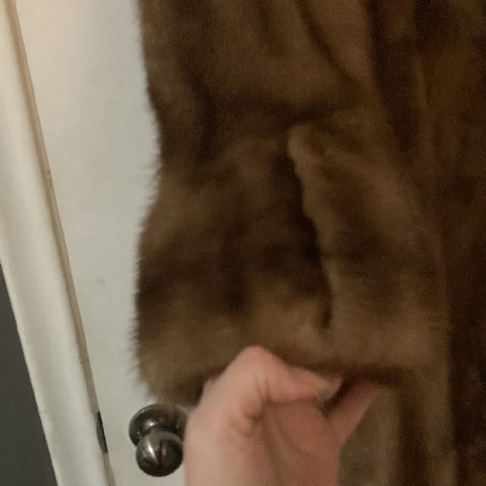 Vintage fur coat and hat - Picture 9 of 16